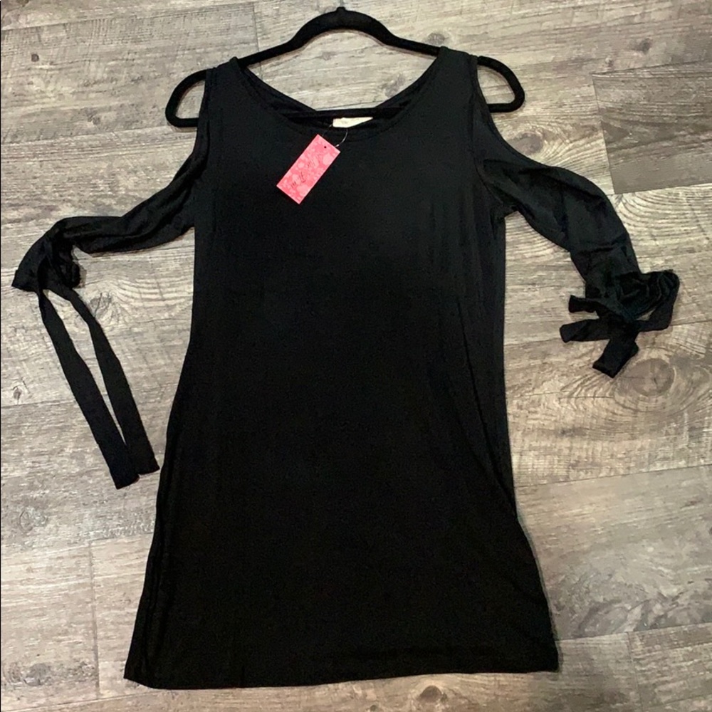 Black maternity cold shoulder